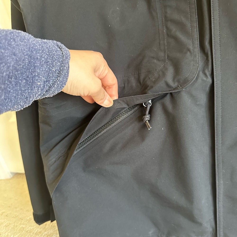 Nike ACG Gore-Tex Hooded Jacket - Picture 4 of 9